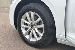 valkoinen Volkswagen Passat 2022 kuva 13.