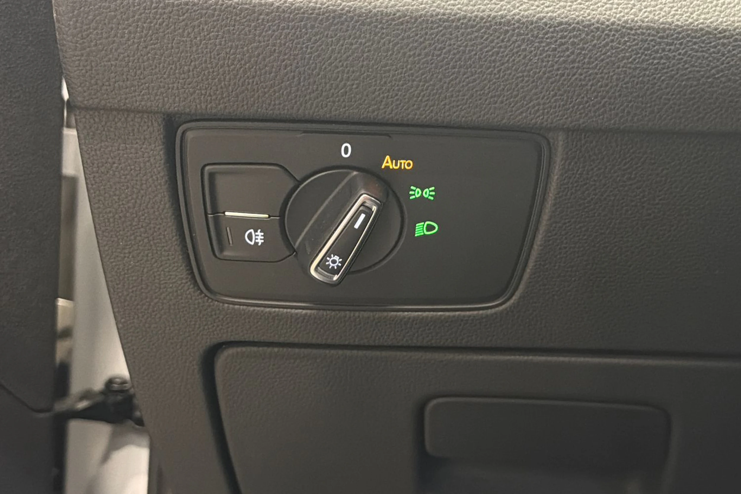 valkoinen Volkswagen Passat 2022 kuva 22.