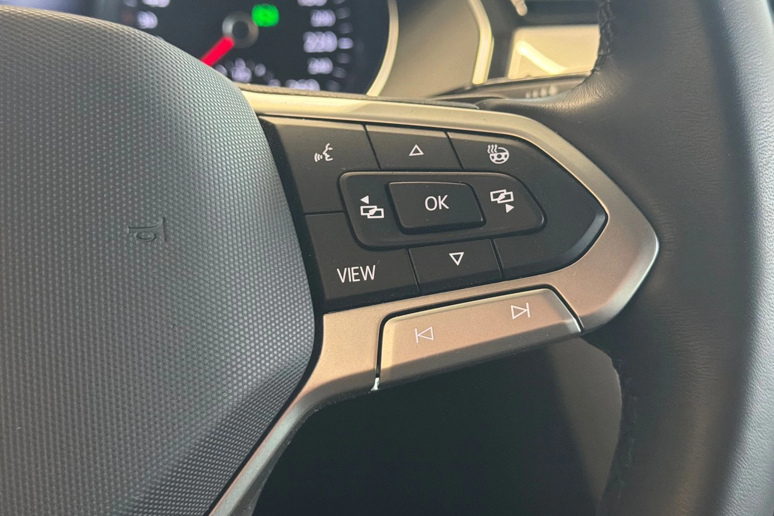 valkoinen Volkswagen Passat 2022 kuva 24.