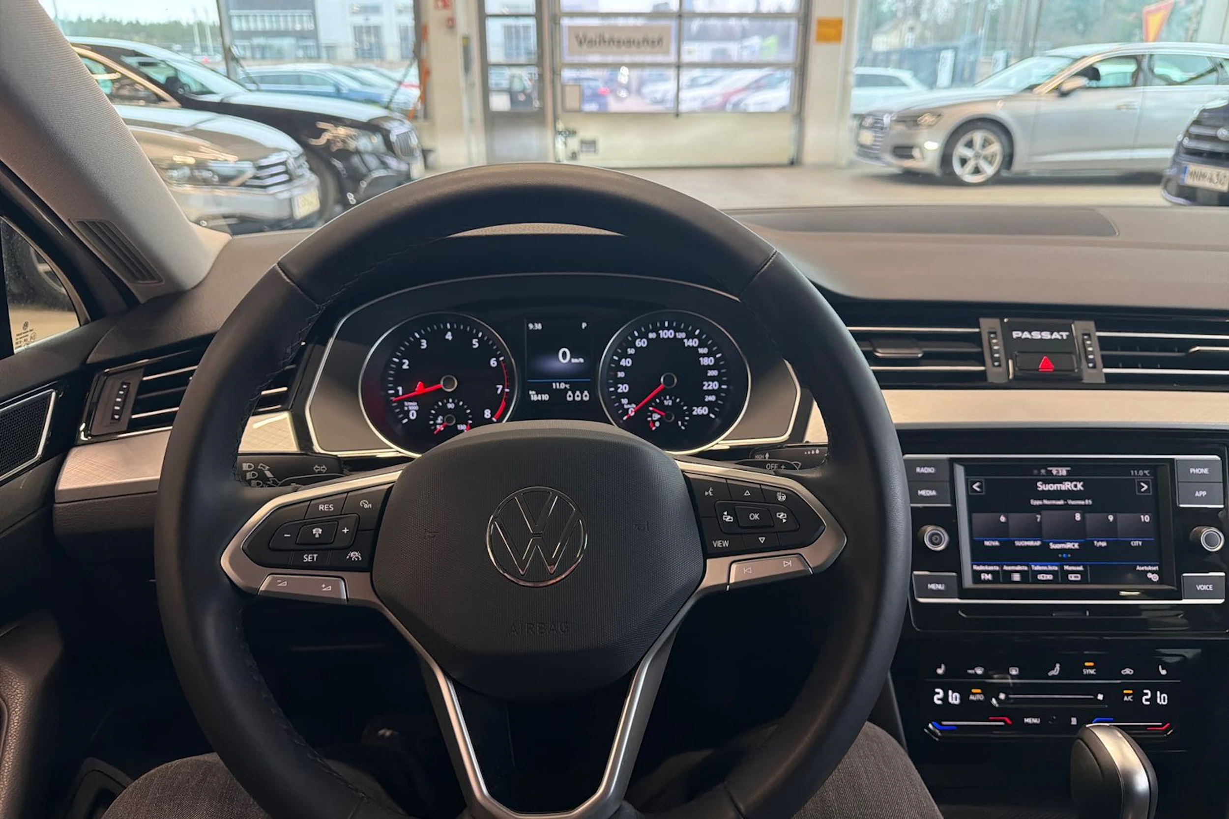 valkoinen Volkswagen Passat 2022 kuva 25.