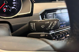 valkoinen Volkswagen Passat 2022 kuva 28.