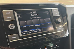valkoinen Volkswagen Passat 2022 kuva 29.