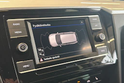 valkoinen Volkswagen Passat 2022 kuva 30.