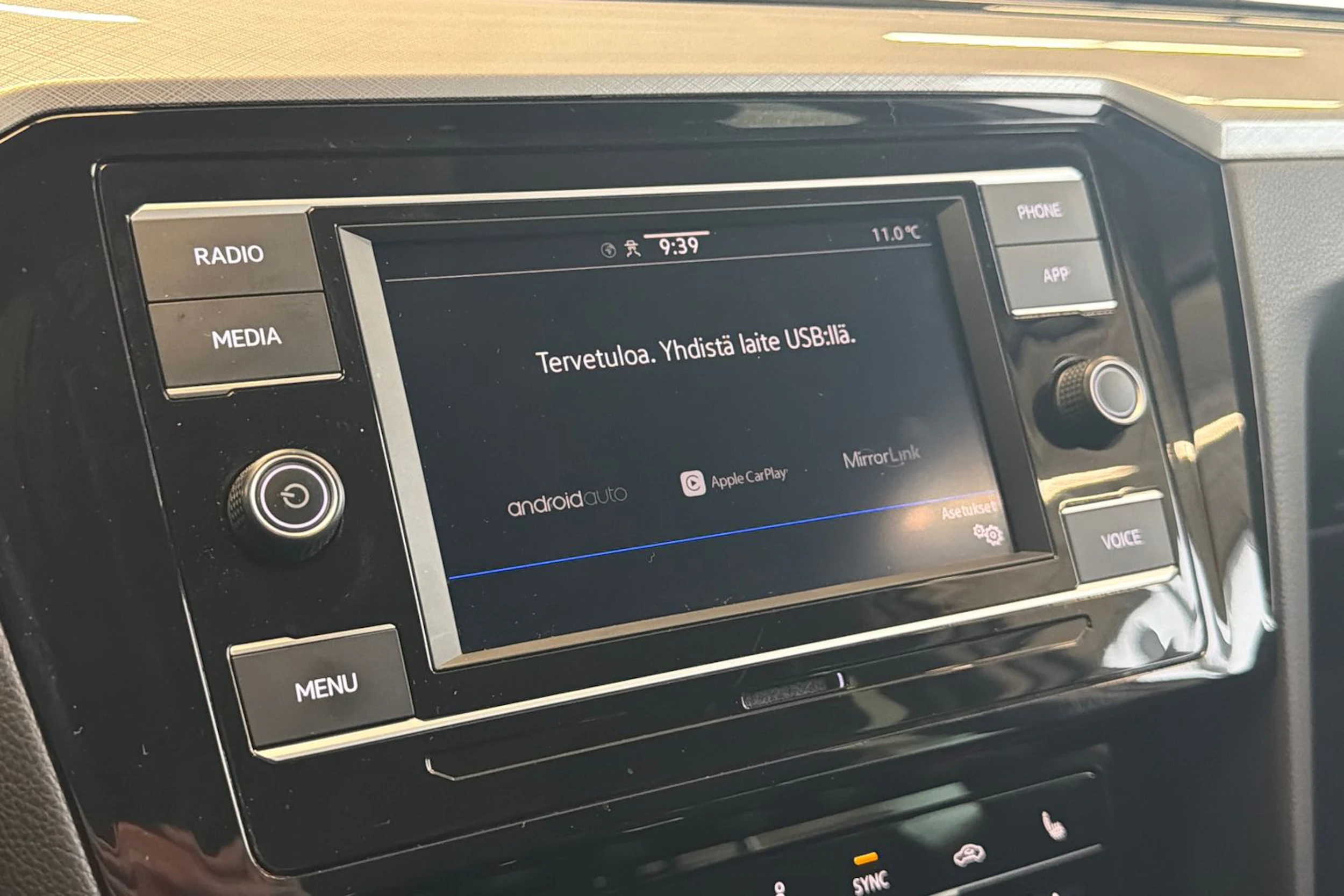 valkoinen Volkswagen Passat 2022 kuva 31.