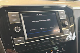 valkoinen Volkswagen Passat 2022 kuva 31.