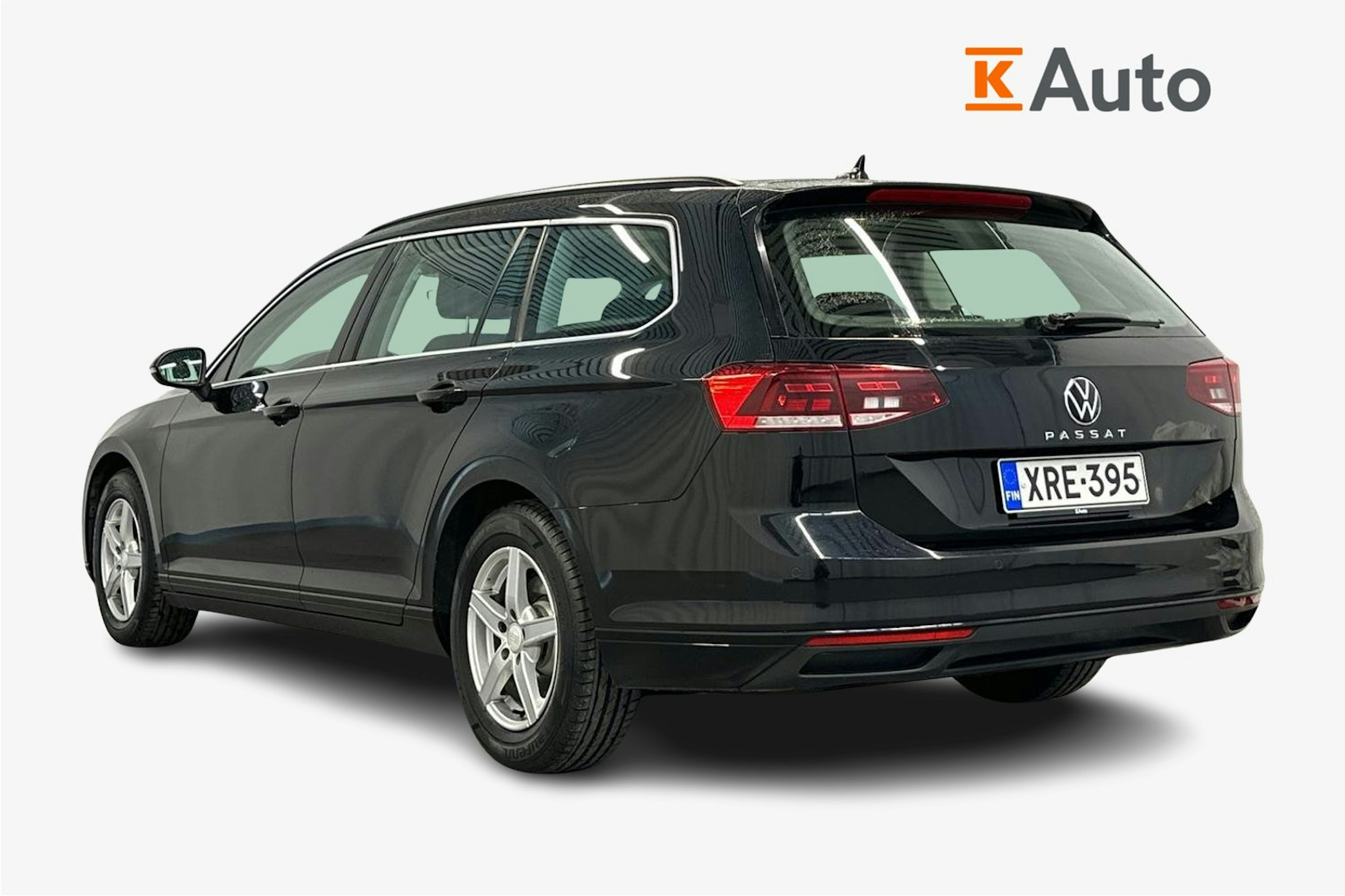 musta Volkswagen Passat 2022 kuva 2.