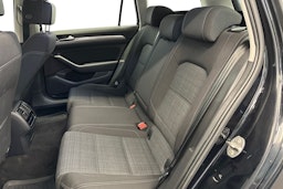 musta Volkswagen Passat 2022 kuva 10.