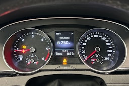 musta Volkswagen Passat 2022 kuva 15.