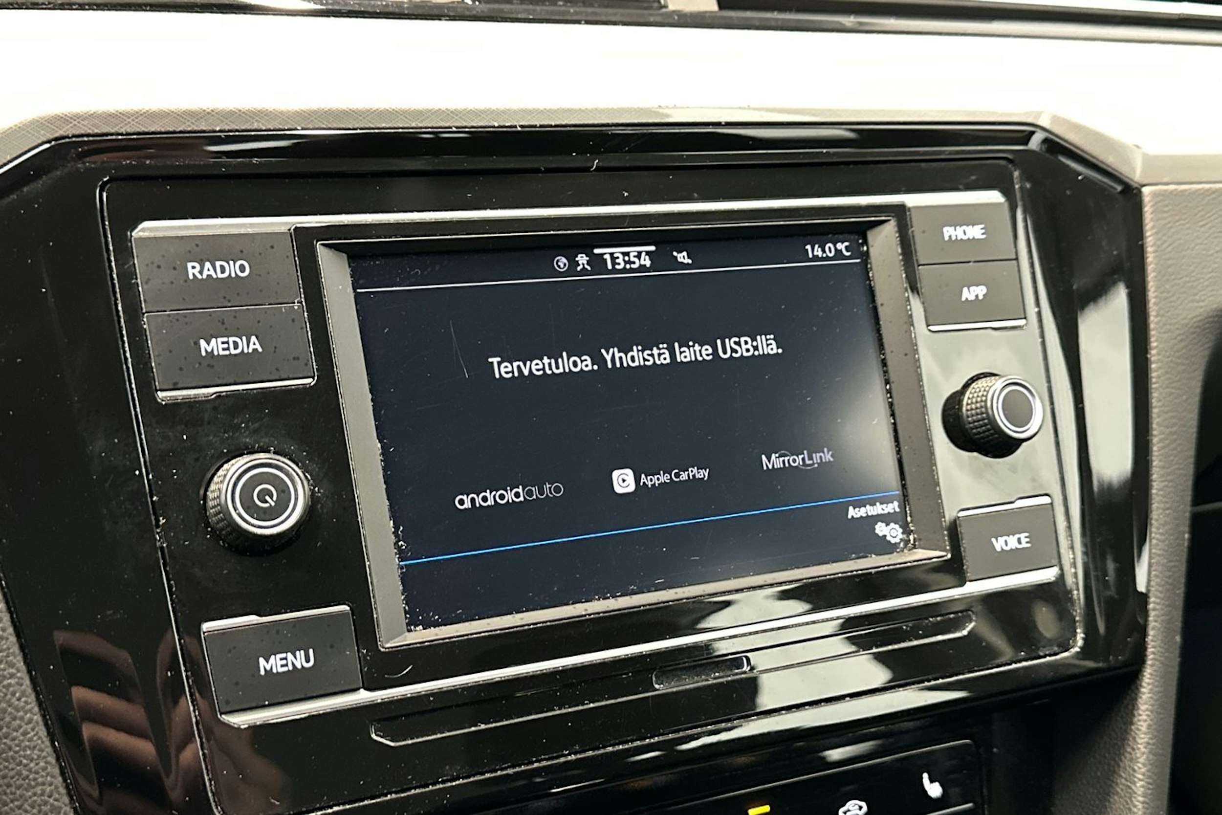 musta Volkswagen Passat 2022 kuva 19.