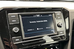 musta Volkswagen Passat 2022 kuva 19.