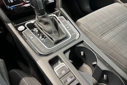 musta Volkswagen Passat 2022 kuva 22.