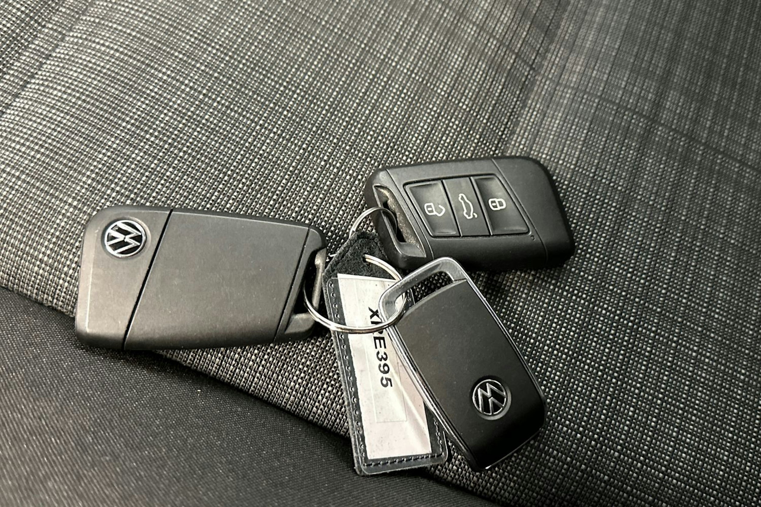 musta Volkswagen Passat 2022 kuva 23.