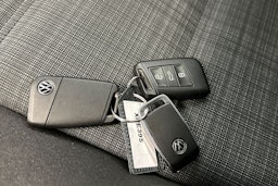 musta Volkswagen Passat 2022 kuva 23.