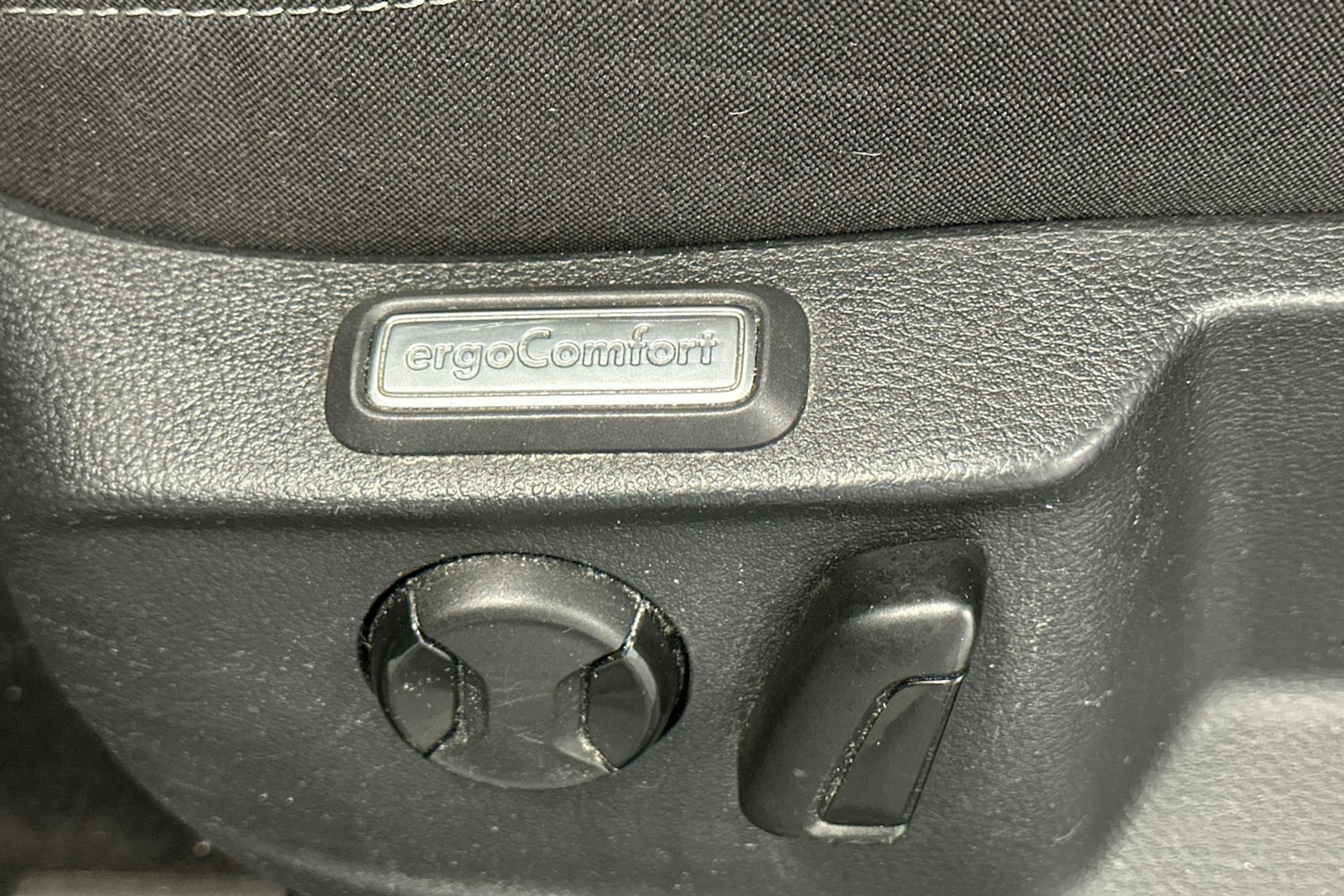 musta Volkswagen Passat 2022 kuva 24.