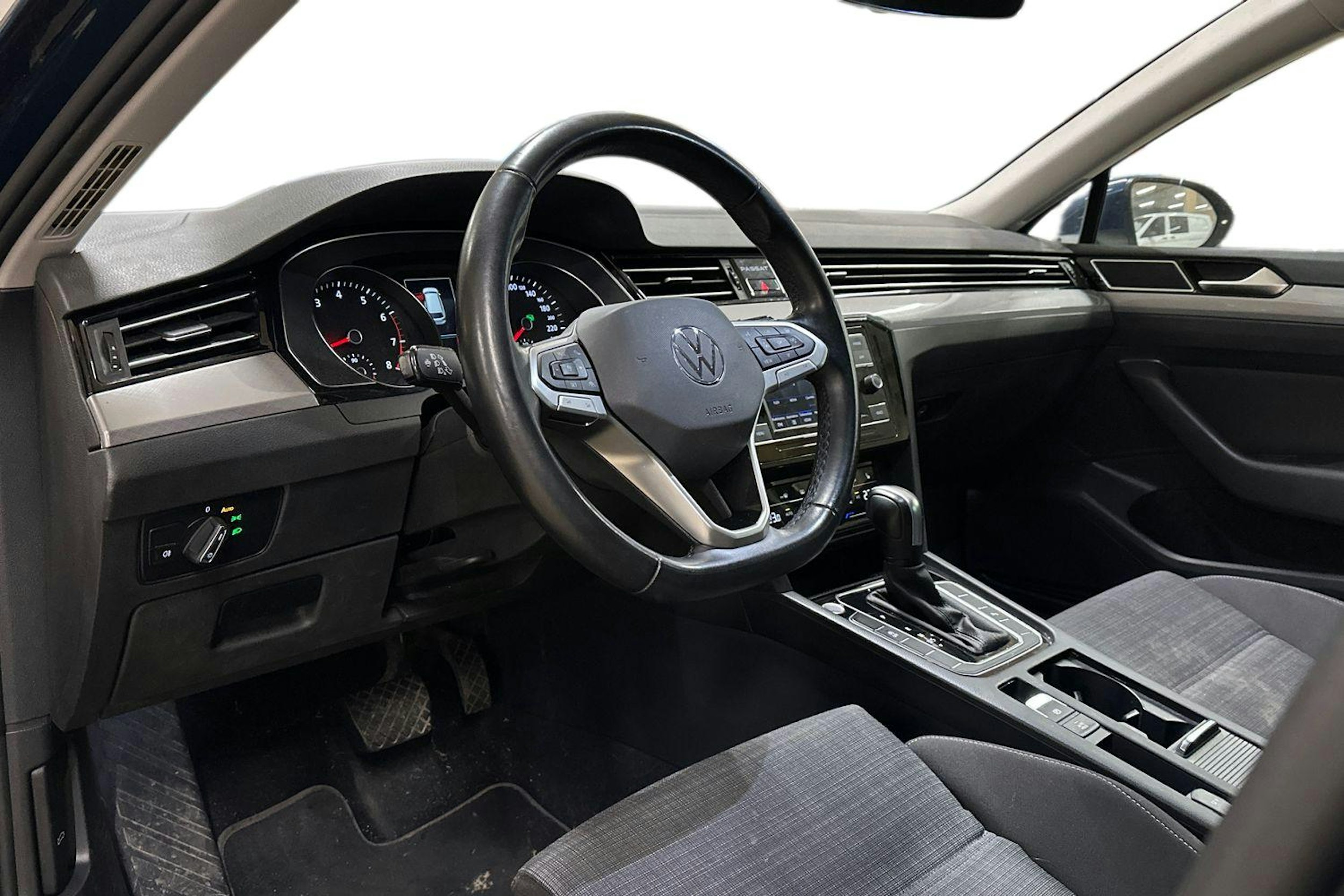 sininen Volkswagen Passat 2022 kuva 3.