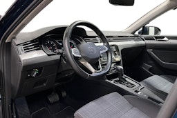 sininen Volkswagen Passat 2022 kuva 6.
