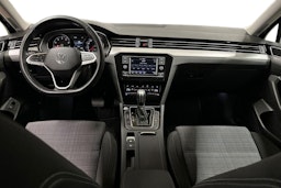 sininen Volkswagen Passat 2022 kuva 7.