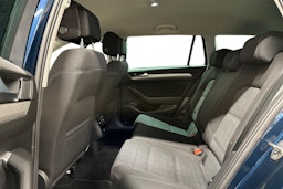 sininen Volkswagen Passat 2022 kuva 8.