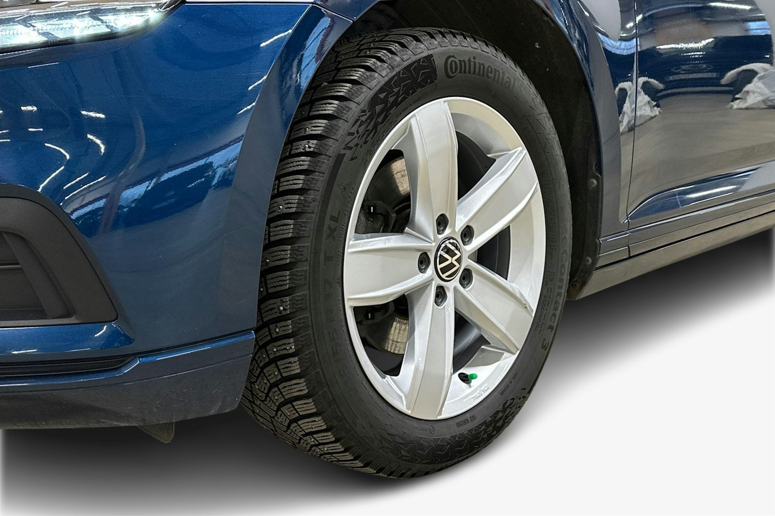 sininen Volkswagen Passat 2022 kuva 9.