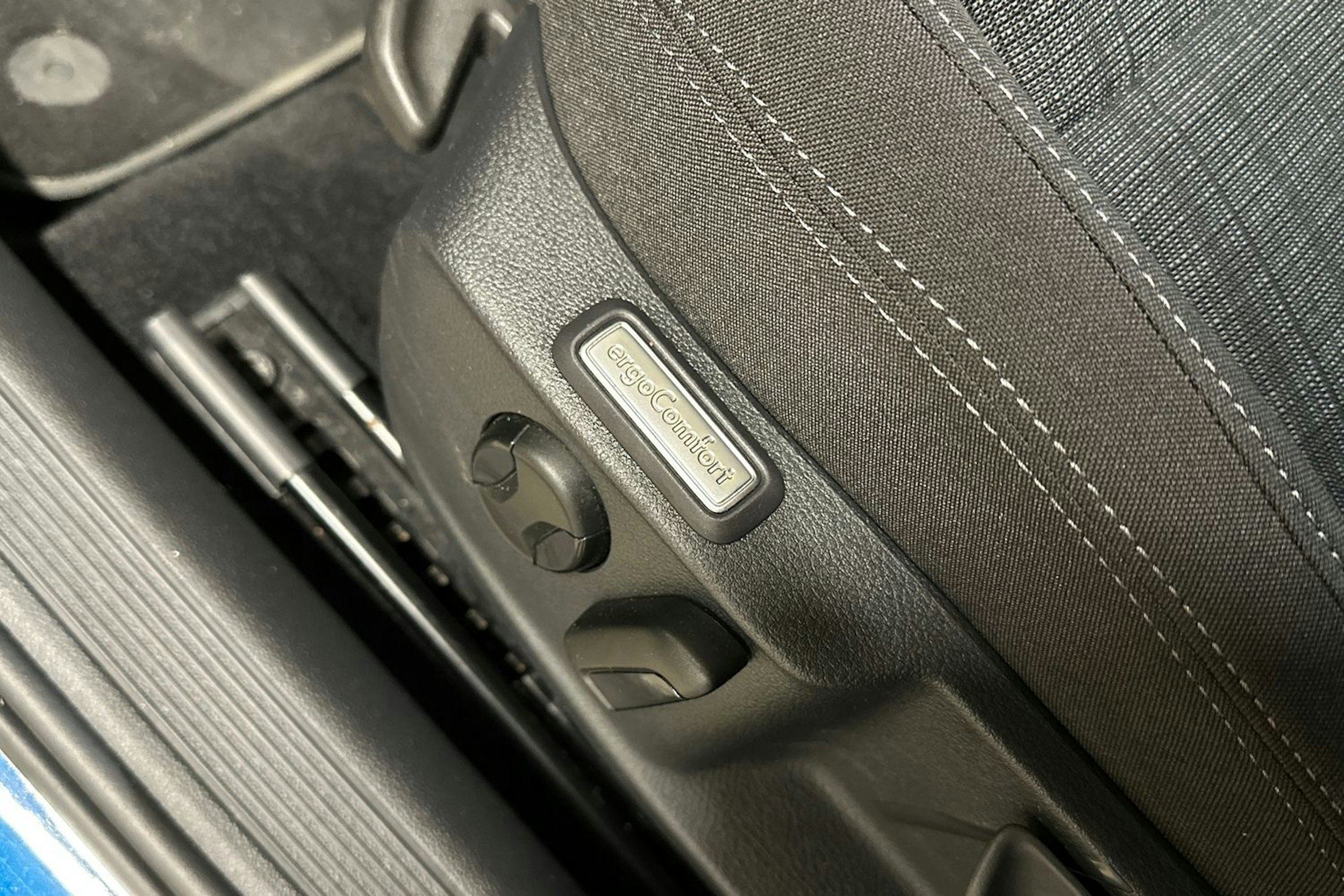 sininen Volkswagen Passat 2022 kuva 12.