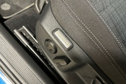 sininen Volkswagen Passat 2022 kuva 12.