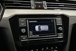 sininen Volkswagen Passat 2022 kuva 13.