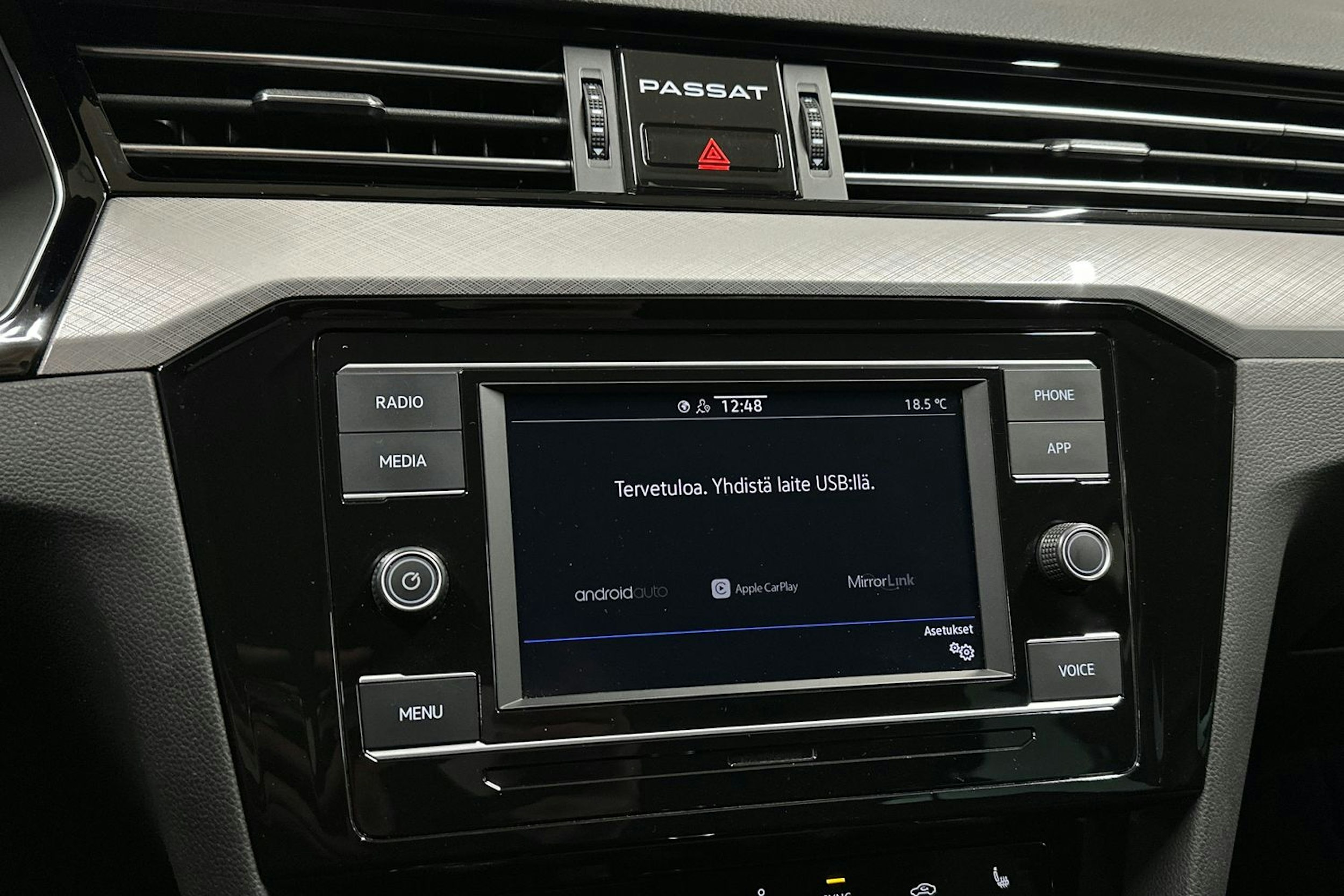 sininen Volkswagen Passat 2022 kuva 14.