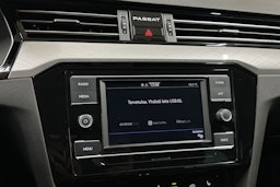 sininen Volkswagen Passat 2022 kuva 14.