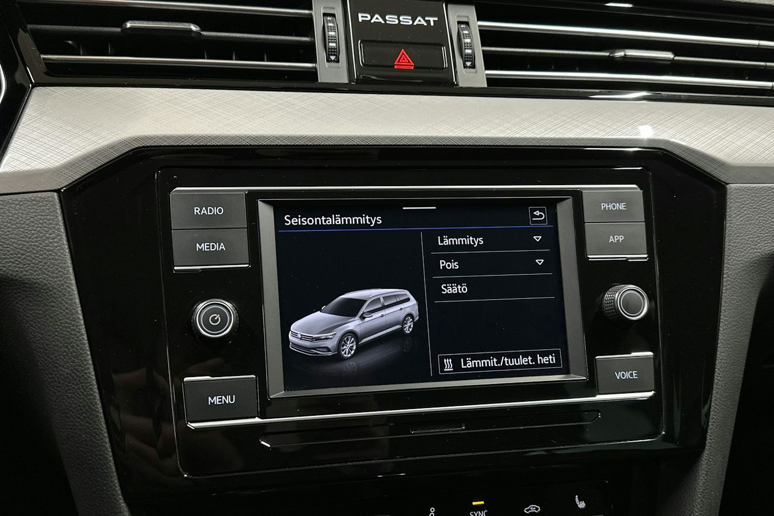 sininen Volkswagen Passat 2022 kuva 15.