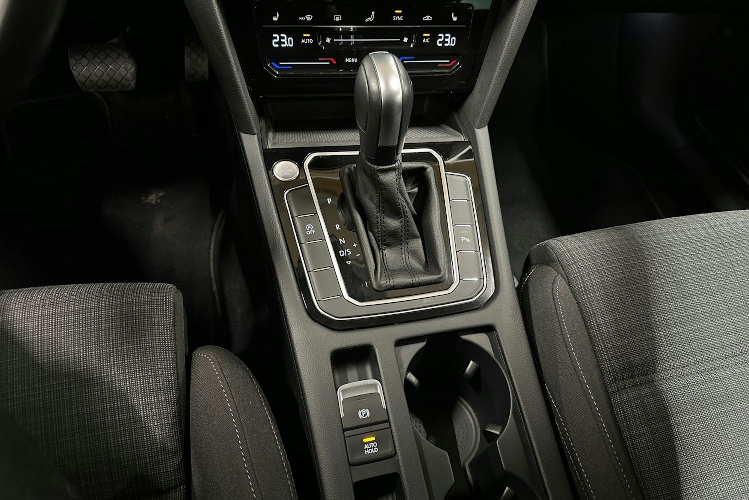 sininen Volkswagen Passat 2022 kuva 17.