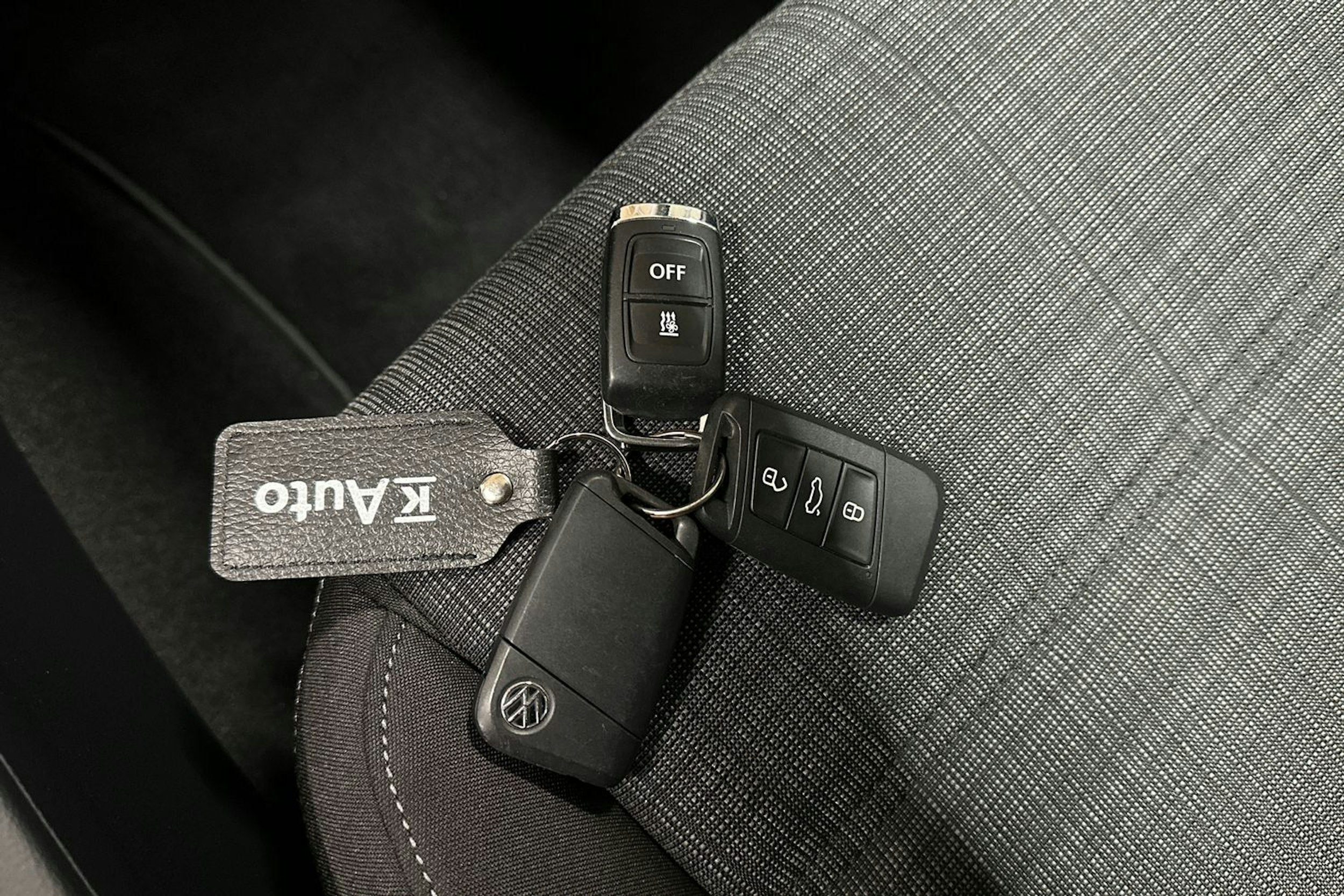 sininen Volkswagen Passat 2022 kuva 18.