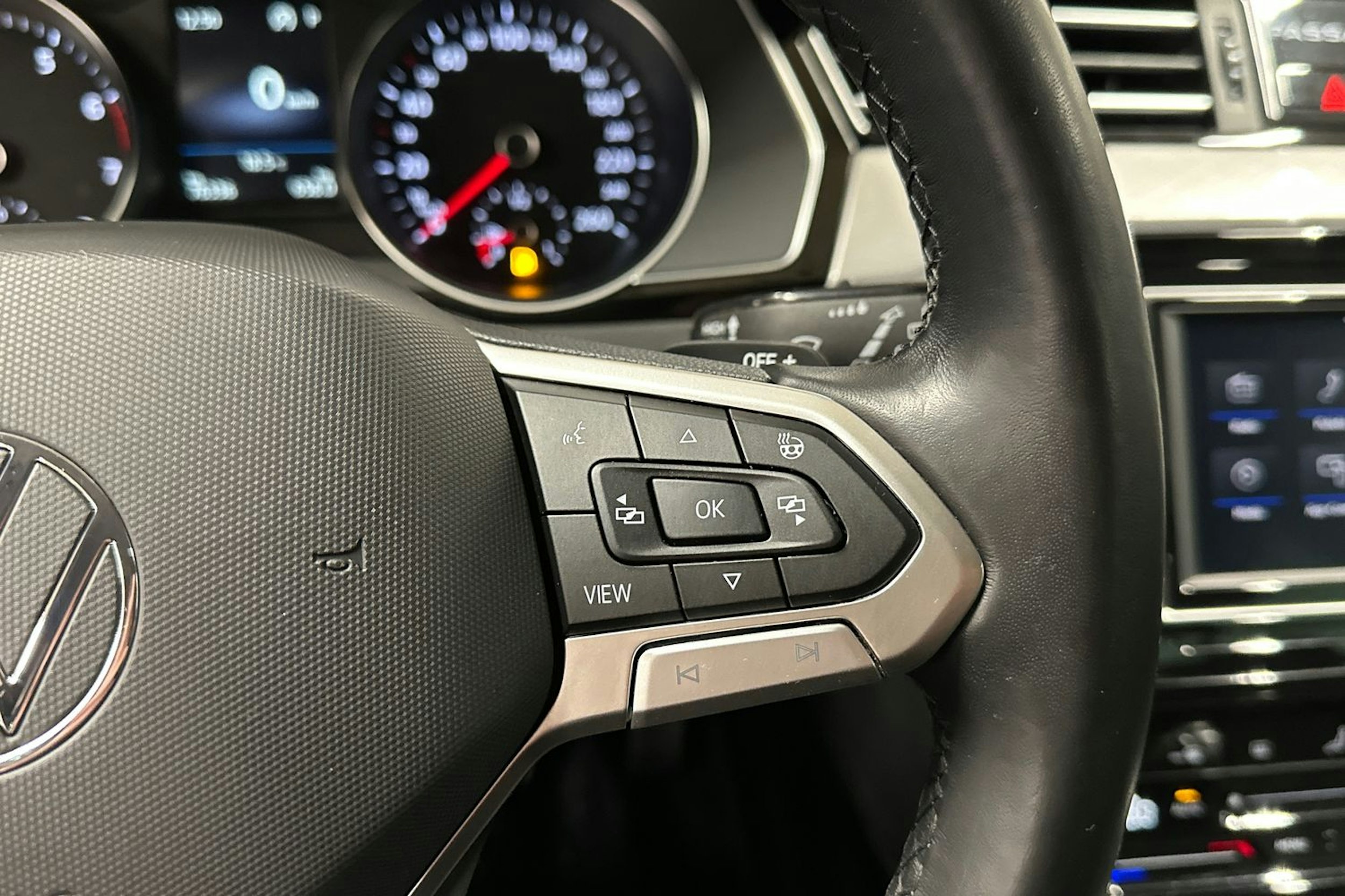 sininen Volkswagen Passat 2022 kuva 21.