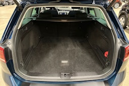 sininen Volkswagen Passat 2022 kuva 23.