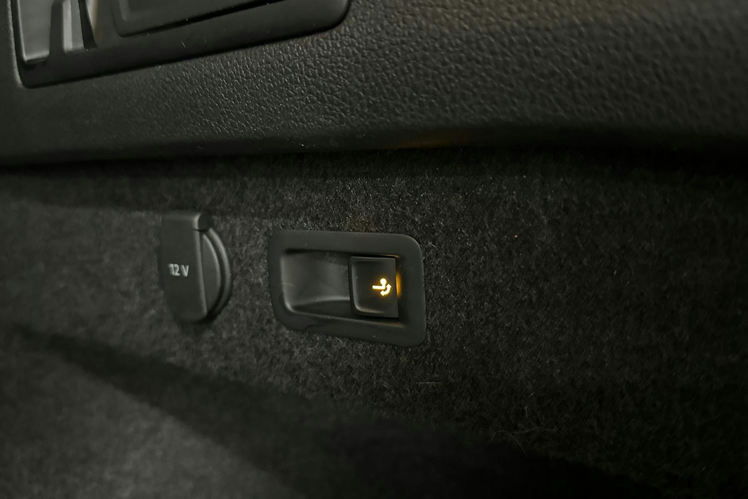 sininen Volkswagen Passat 2022 kuva 24.