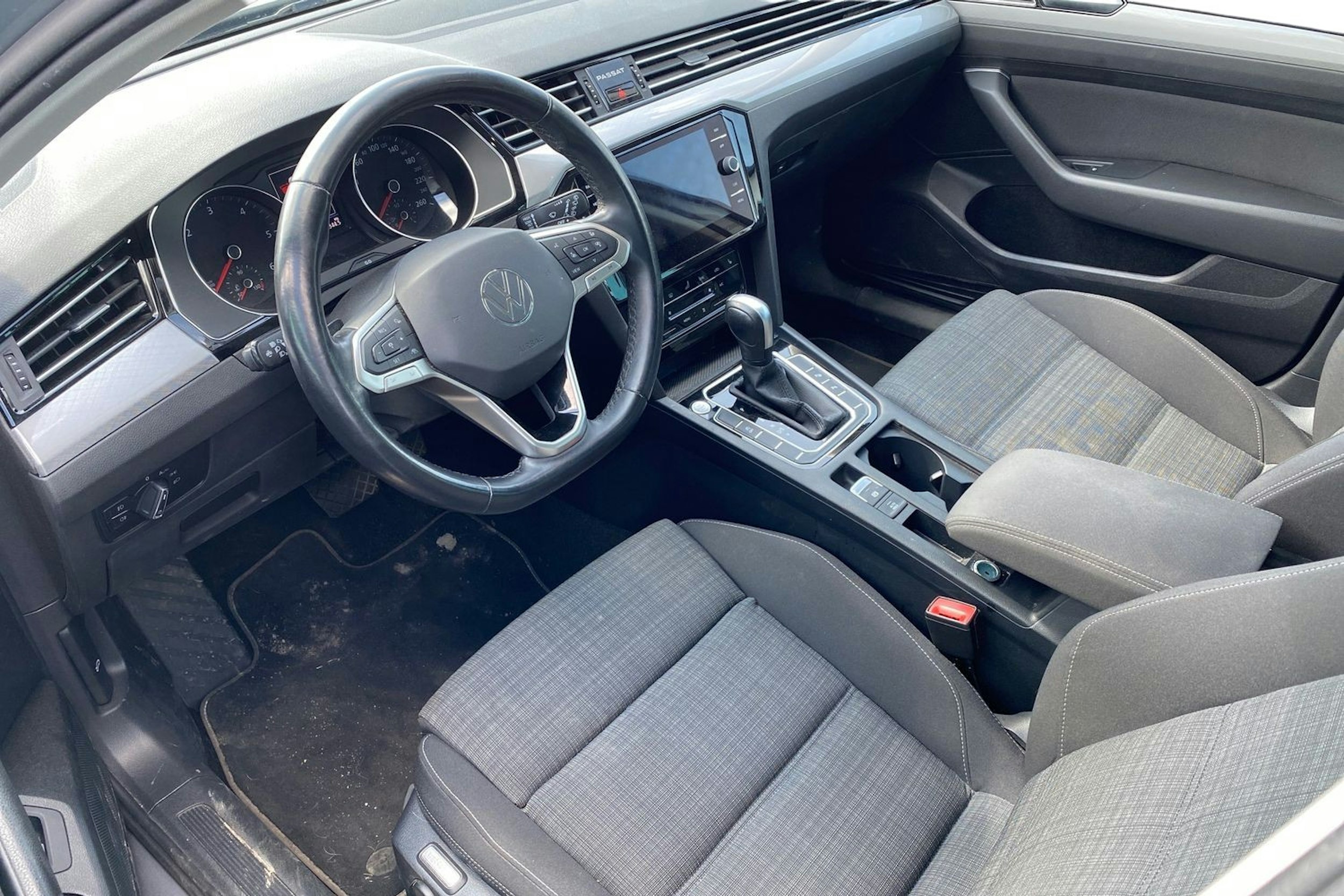 harmaa Volkswagen Passat 2022 kuva 3.