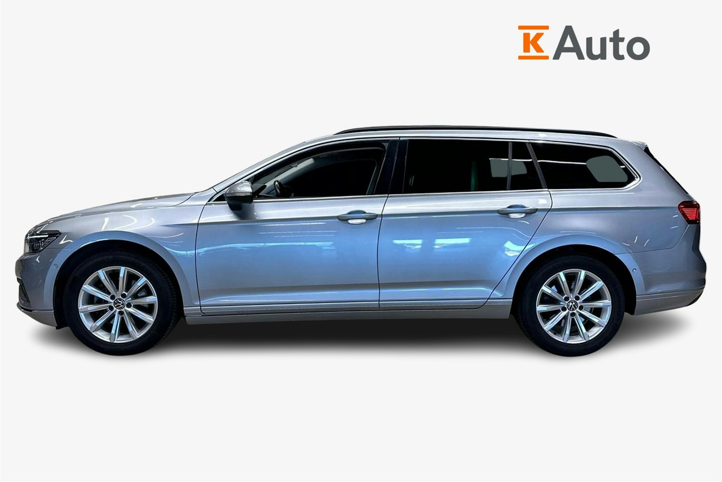 harmaa Volkswagen Passat 2022 kuva 6.