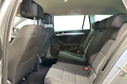 harmaa Volkswagen Passat 2022 kuva 10.