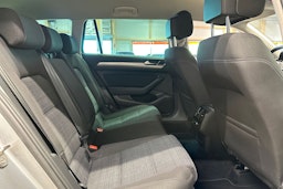 harmaa Volkswagen Passat 2022 kuva 14.