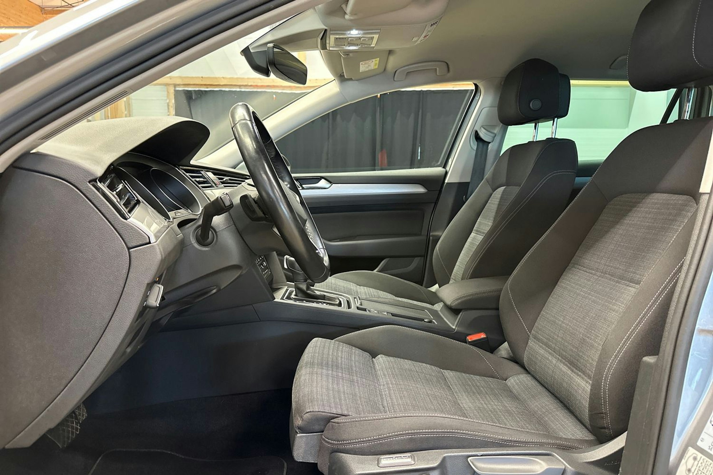 harmaa Volkswagen Passat 2022 kuva 15.