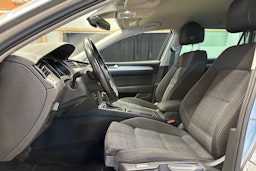 harmaa Volkswagen Passat 2022 kuva 15.