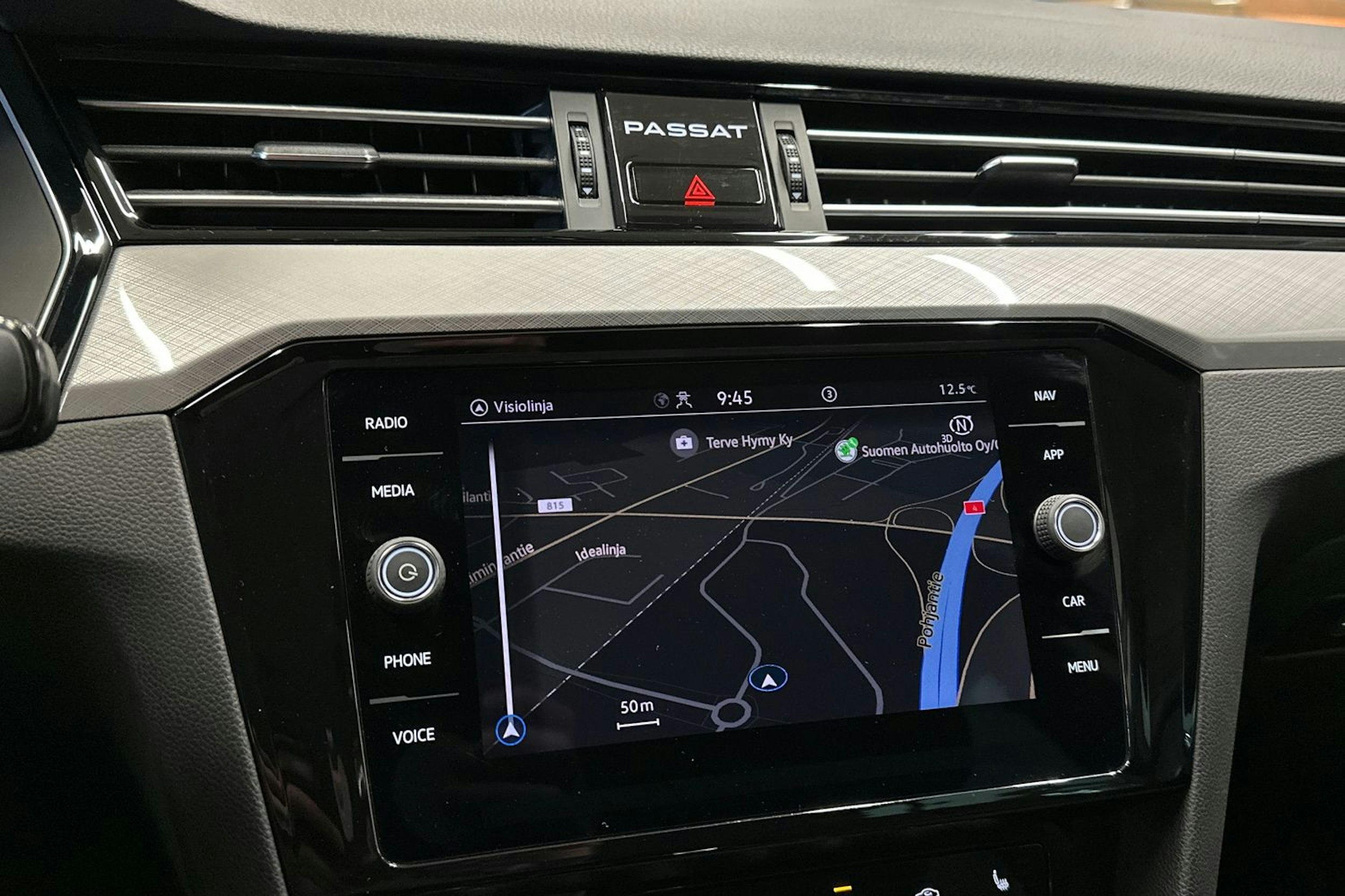 harmaa Volkswagen Passat 2022 kuva 20.