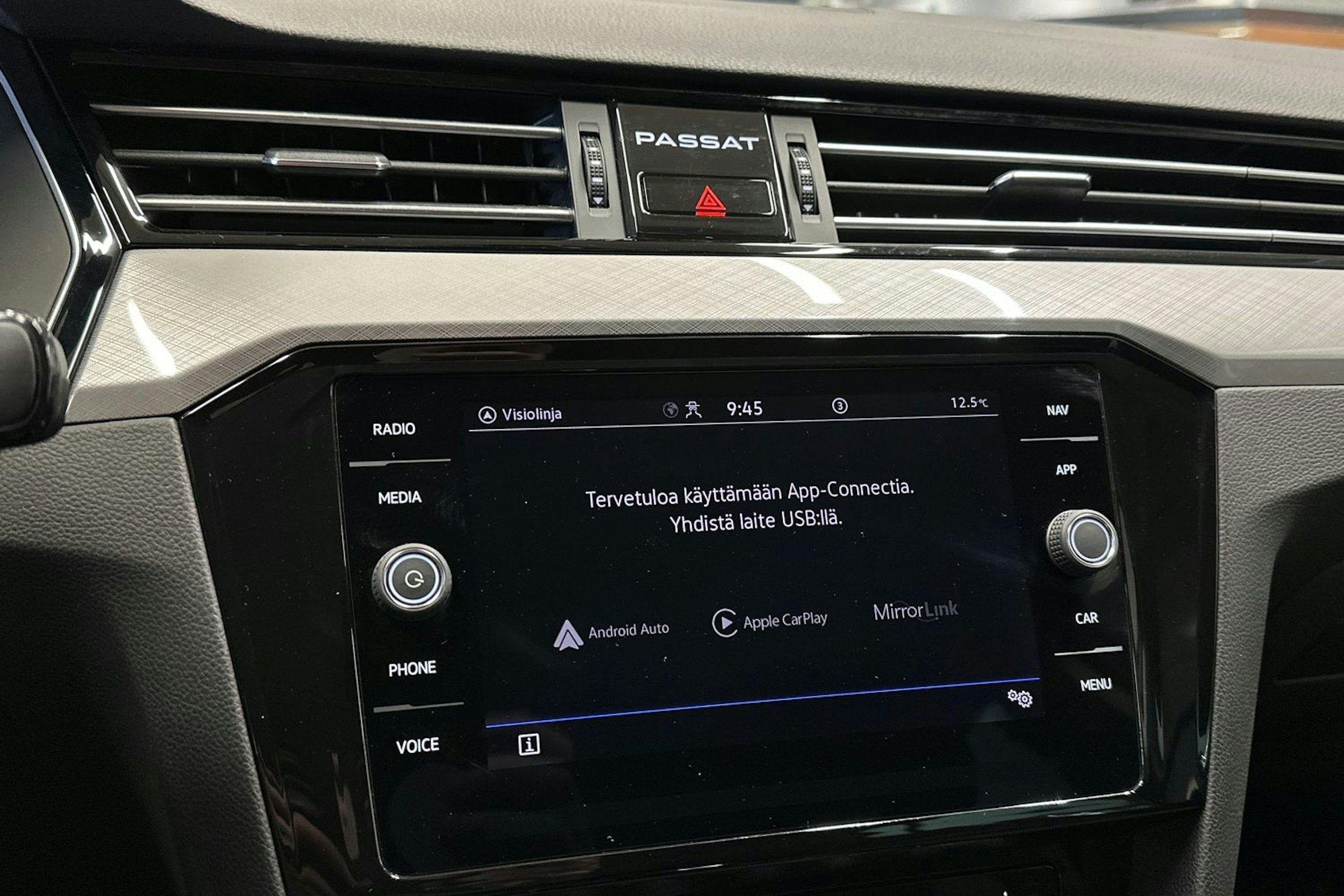 harmaa Volkswagen Passat 2022 kuva 21.