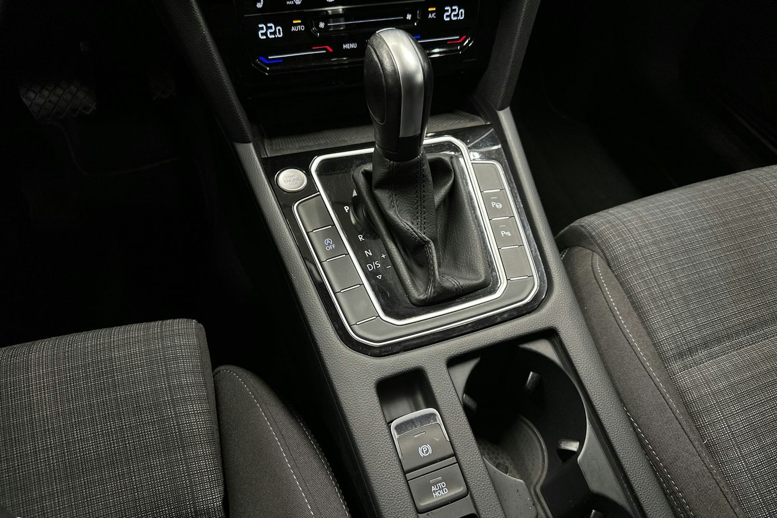harmaa Volkswagen Passat 2022 kuva 23.