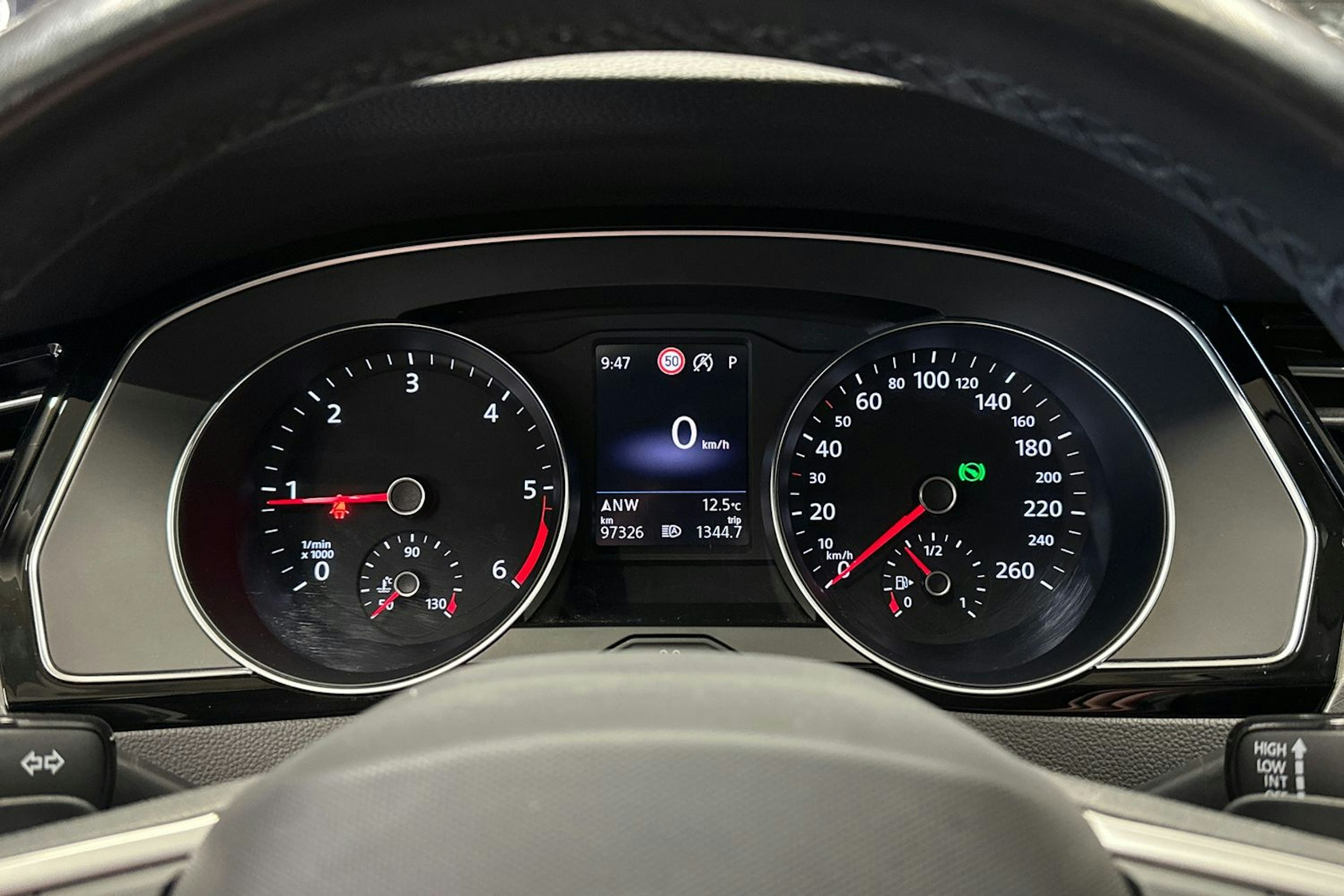 harmaa Volkswagen Passat 2022 kuva 25.