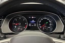 harmaa Volkswagen Passat 2022 kuva 25.