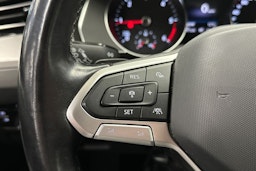 harmaa Volkswagen Passat 2022 kuva 26.