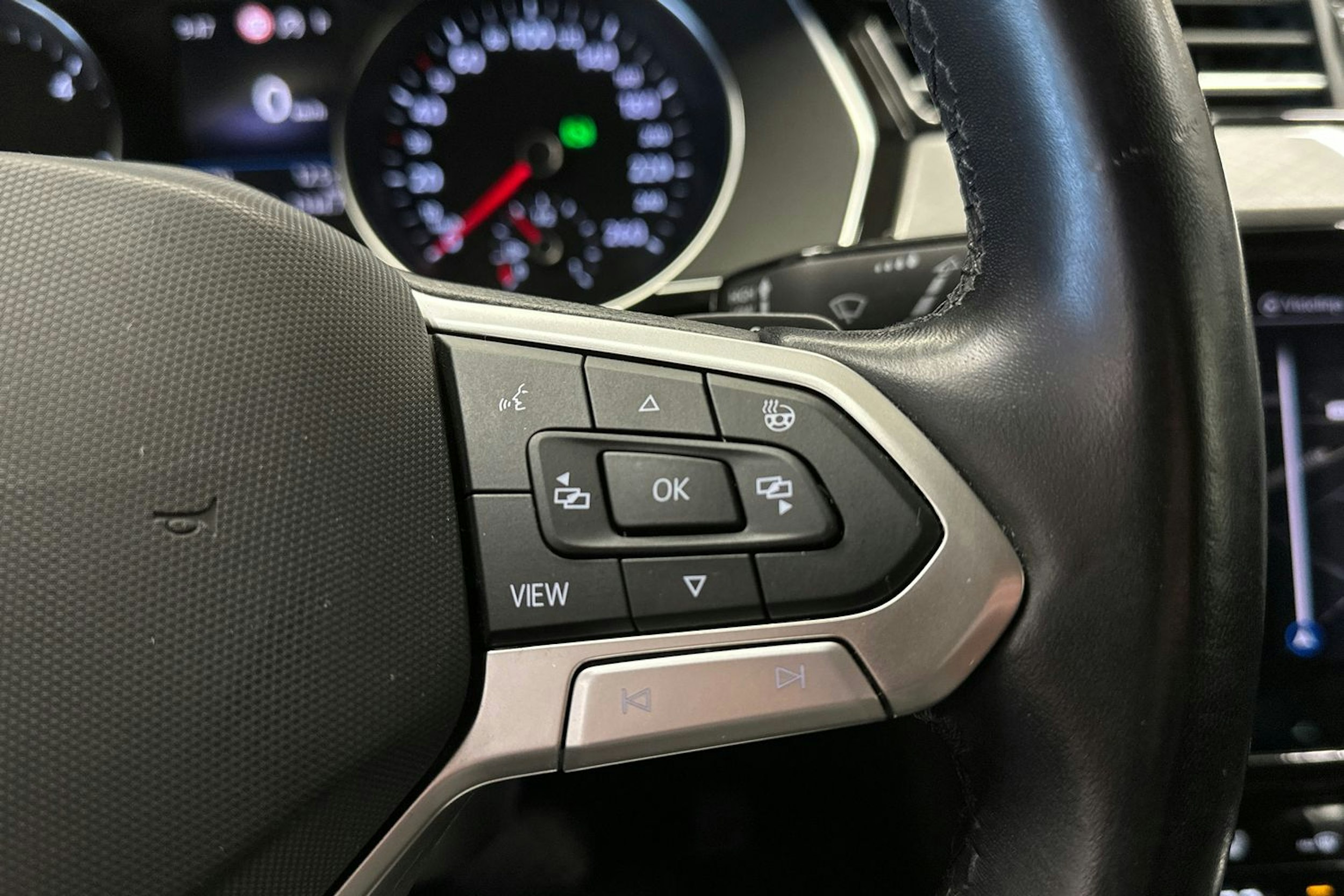 harmaa Volkswagen Passat 2022 kuva 27.