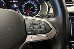 harmaa Volkswagen Passat 2022 kuva 27.