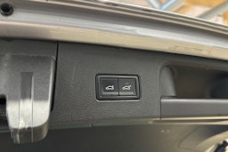 harmaa Volkswagen Passat 2022 kuva 31.