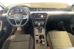 harmaa Volkswagen Passat 2022 kuva 9.